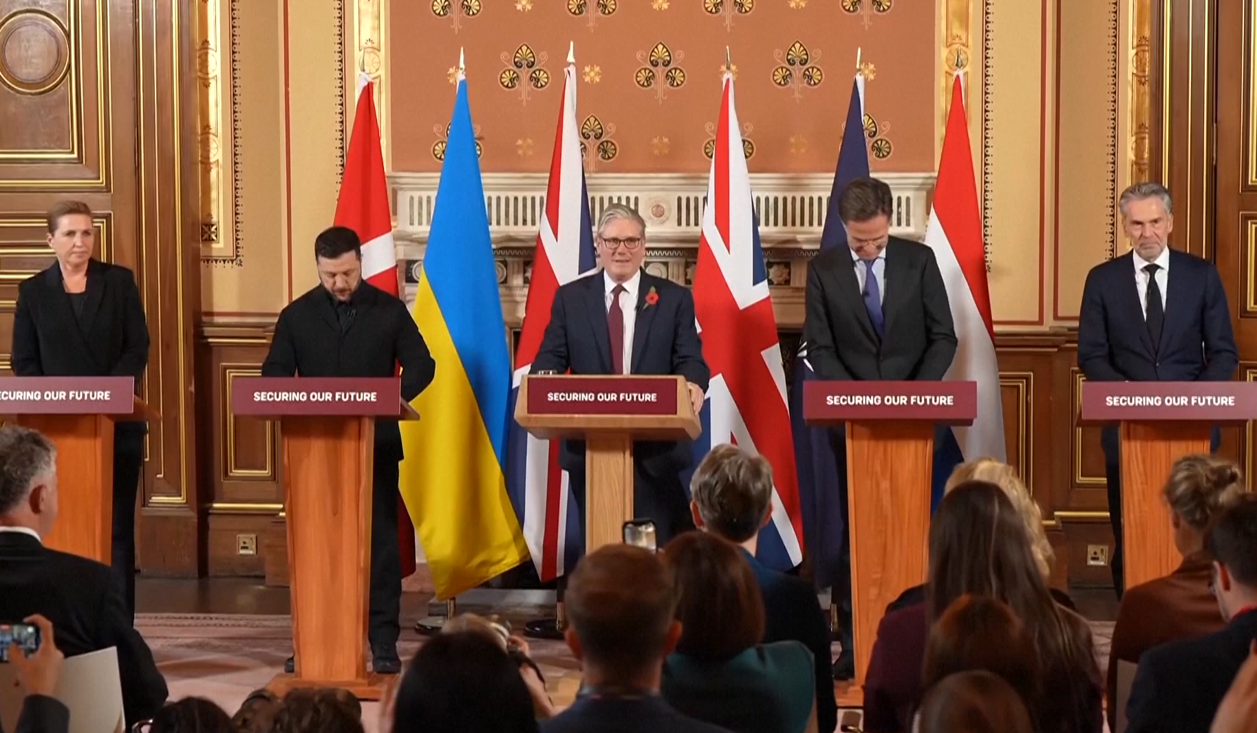 Sidang media bersama di London yang turut dihadiri beberapa pemimpin dunia termasuk Perdana Menteri Belanda, Dick Schoof, Setiausaha Agung NATO, Mark Rutte dan Perdana Menteri Denmark Mette Frederiksen / REUTERS